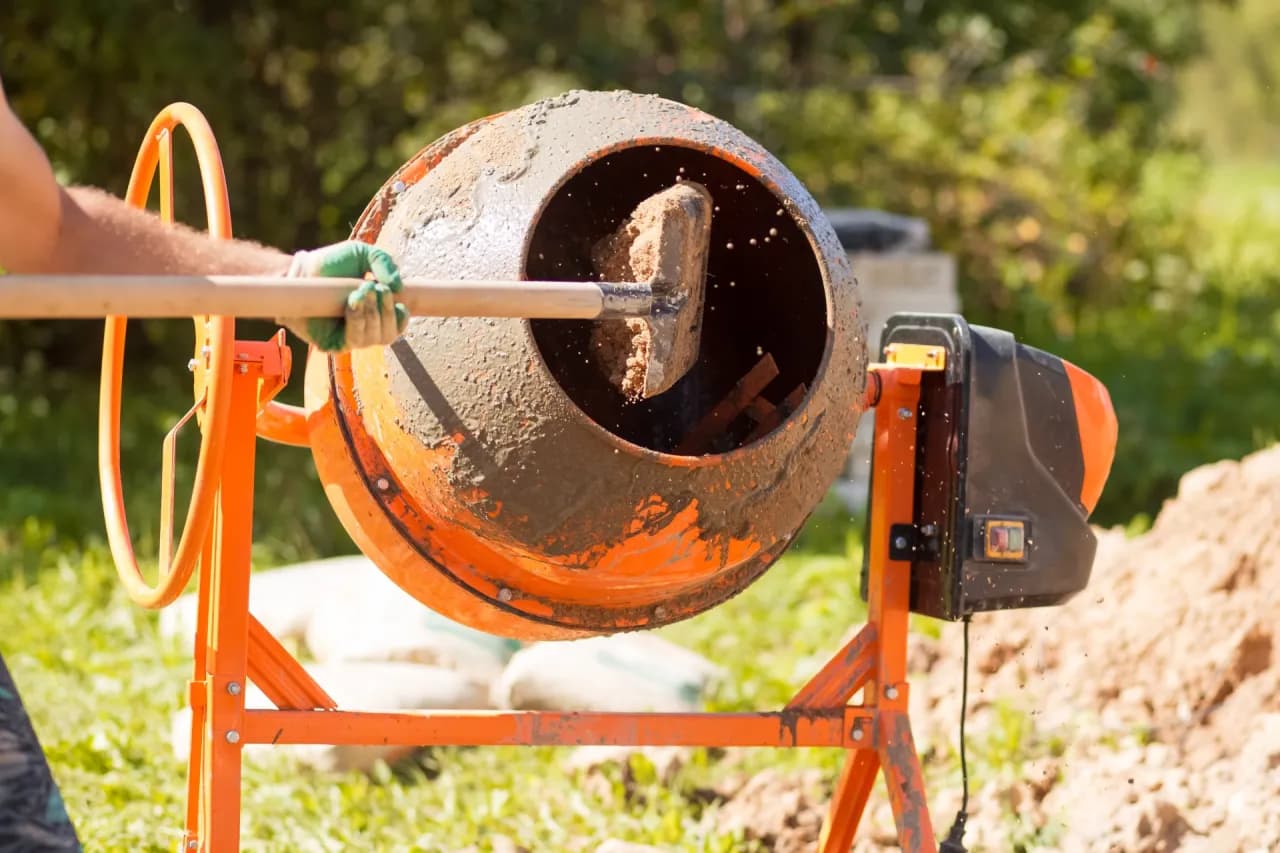 Ile cementu na tonę piachu? Sprawdź idealne proporcje do betonu